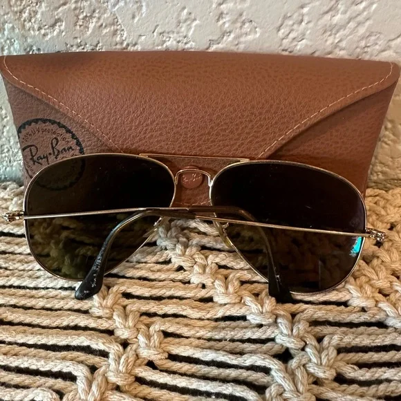 Ray Ban Polarized Classic Gold Framed Aviator Sunglasses - Picture 5 of 14